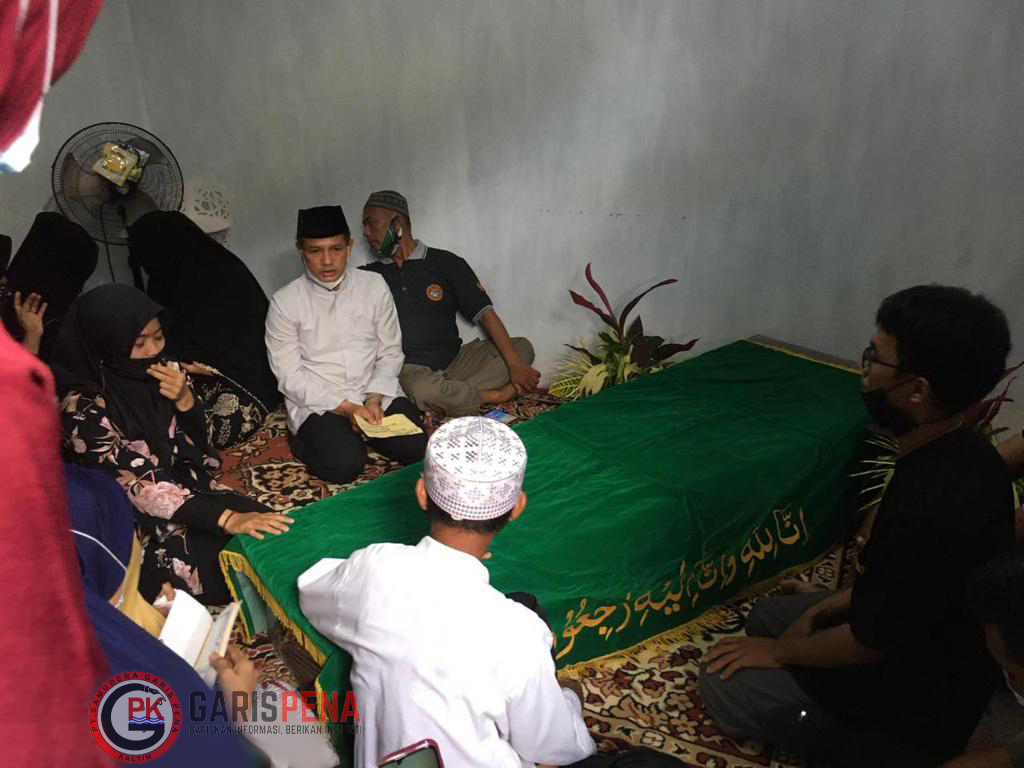 Tampak jasad dari wanita berinisial RR seorang guru honorer yang diduga dibunuh oleh kekasihnya sendiri yang diketahui seorang anggota TNI di Balikapapan.