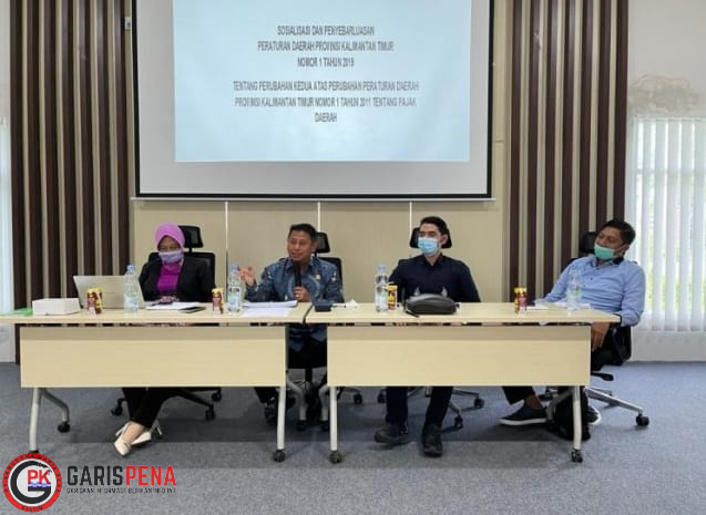 Wakil Ketua DPRD Kaltim, Sigit Wibowo (pakai batik) memberikan sedikit pemahaman tentang Sosper Pajak.