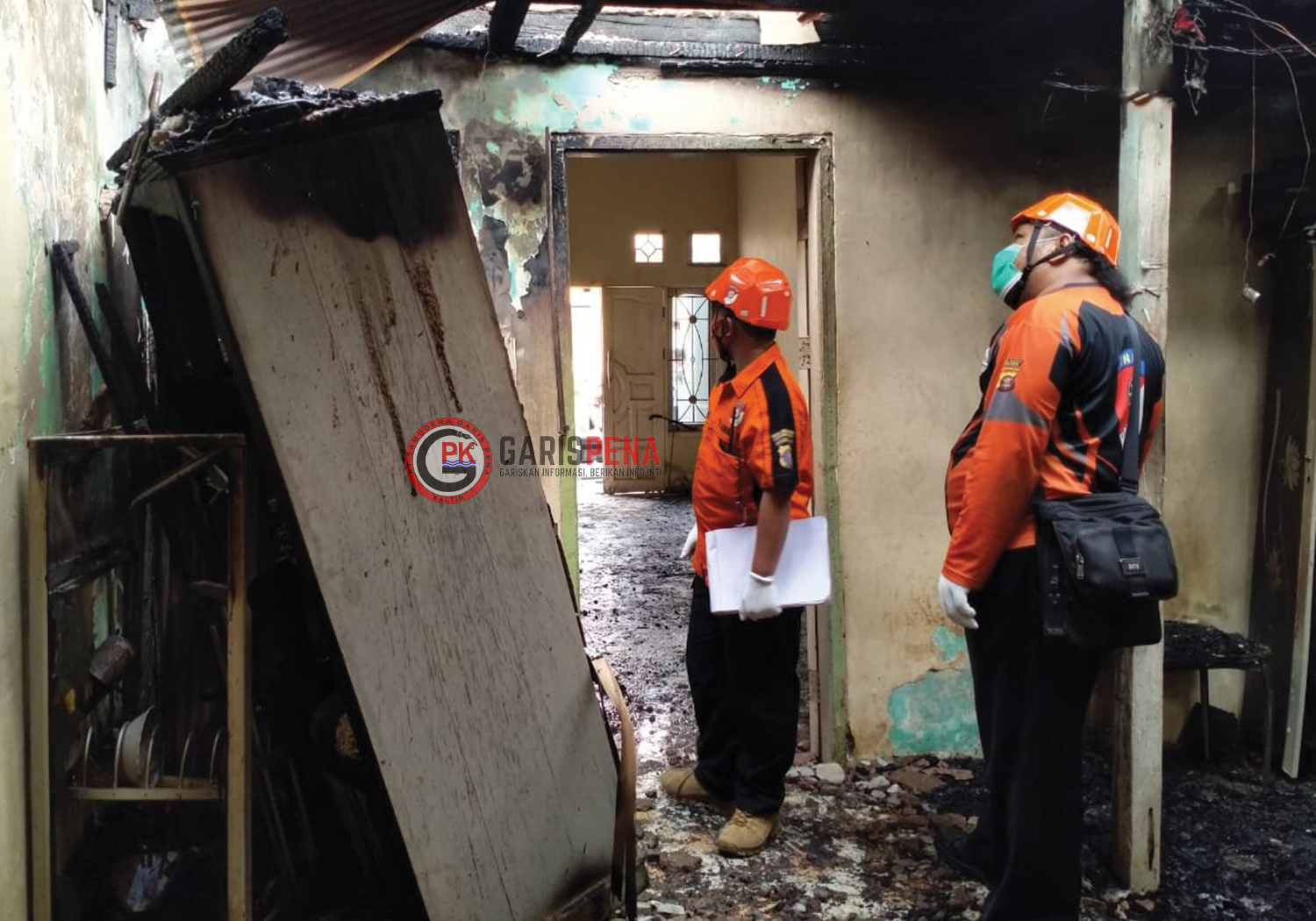 Proses olah tkp di lokasi kebakaran di Jalan SMP 8, Gang Komura 16, RT 7, Kelurahan Mangkupalas, Kecamatan Samarinda Seberang, Senin (19/4/2021)