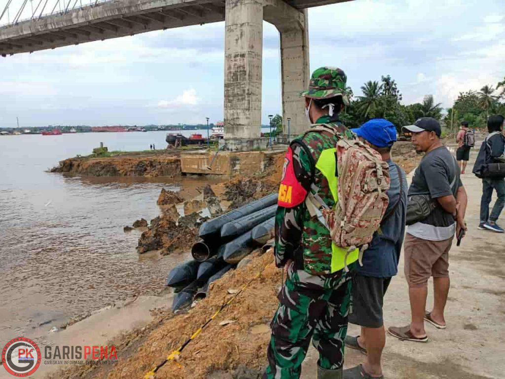 Lokasi tanah longsor di bibir Sungai Mahakam tepatnya di bawah Jembatan Mahakam (Mahkota) II.