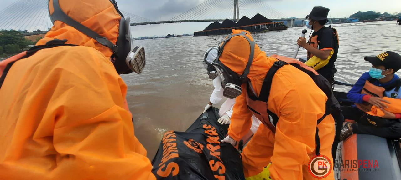 Jasad pemancing bernama Aan (22) yang hilang saat memancing setelah terseret abrasi di bawah Jemabat Mahkota II ditemukan meninggal. (Dok Tim SAR Samarinda)