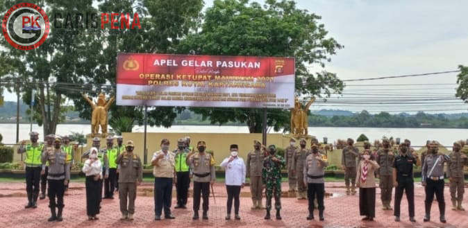 Apel gabungan gelar pasukan di halaman Mako Polres Kukar, Rabu (05/05/21).