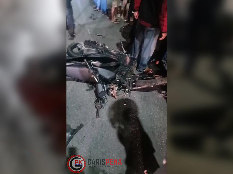 Tampak sisa-sisa tabrakan mau yang terjadi di depan SD YPK Bontang, Sabtu (8/5/2021) pukul 21.12 Wita malam tadi.