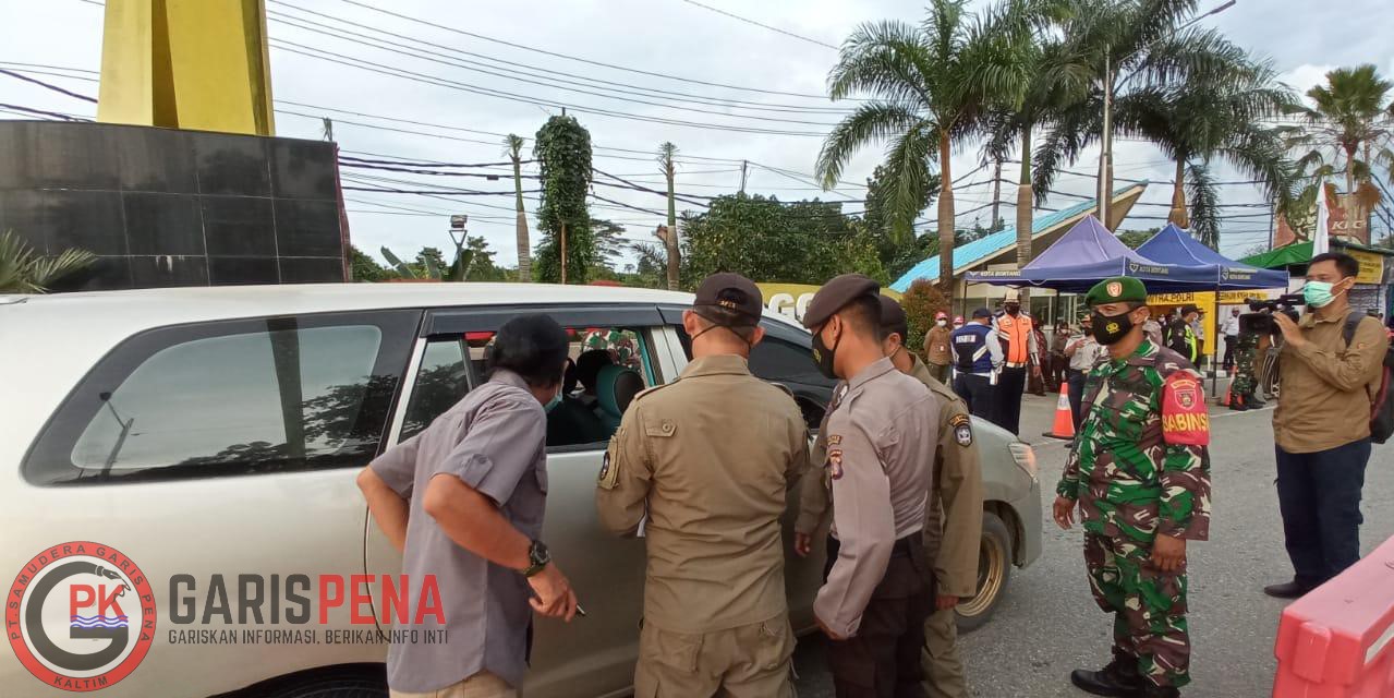 patroli gabungan penegakan protokol kesehatan (Prokes) serta pembagian masker dalam rangka pencegahan penyebaran Covid-19 di Bontang.