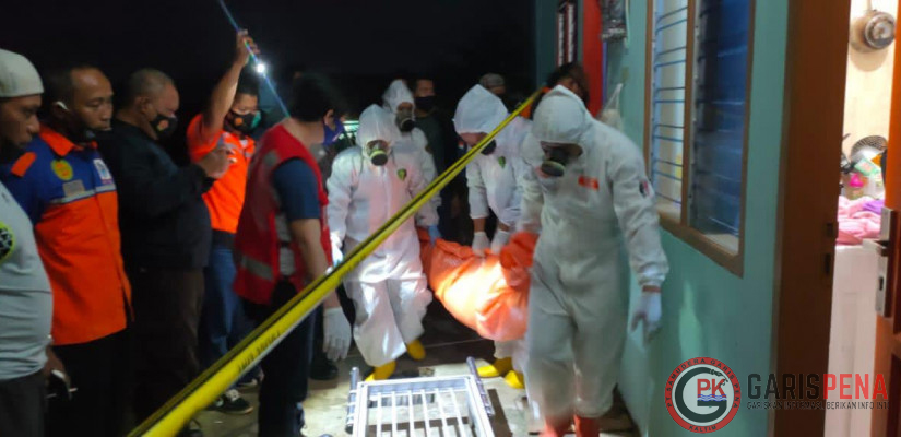 Inafis Polresta Samarinda saat melakukan evakuasi terhadap jasad mahasiswi yang tewas tergantung