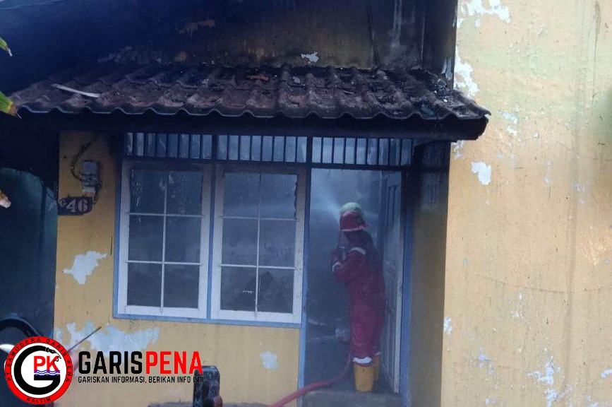 Kebakaran yang terjadi di jalan M Said, Perumahan Elektrik Mas Blok G Minggu dini hari
