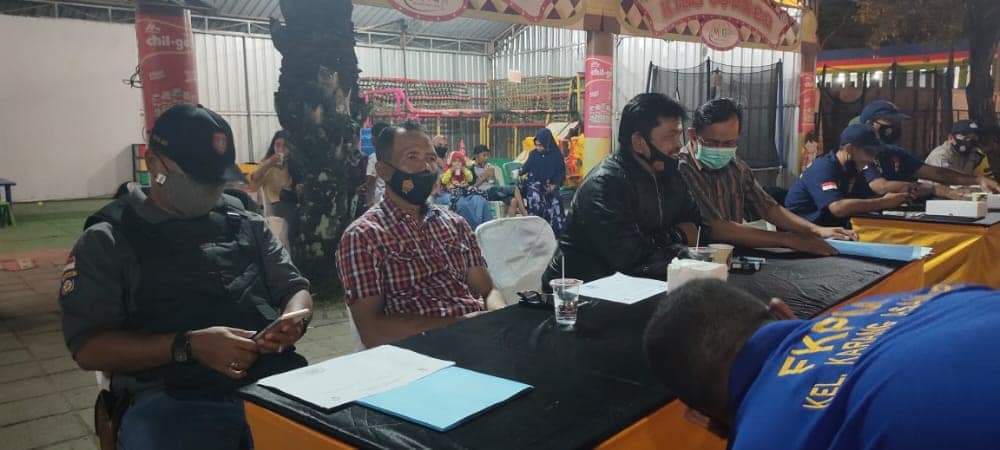 Suasana panitia petugas Pelantikan kegiatan Rapkor anggota FKPM dan Pelantikan Anggota FKPM di Kelurahan Teluk Lerong, Kecamatan Sei Kunjang kemarin.