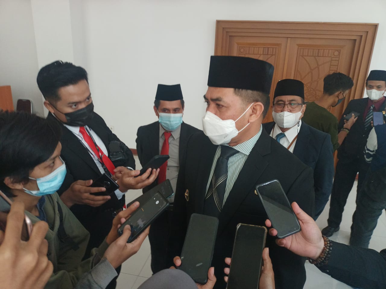 Foto : Wali Kota Samarinda, Andi Harun saat diwawancarai awak media usai mengikuti rapat paripurna di DPRD Samarinda
