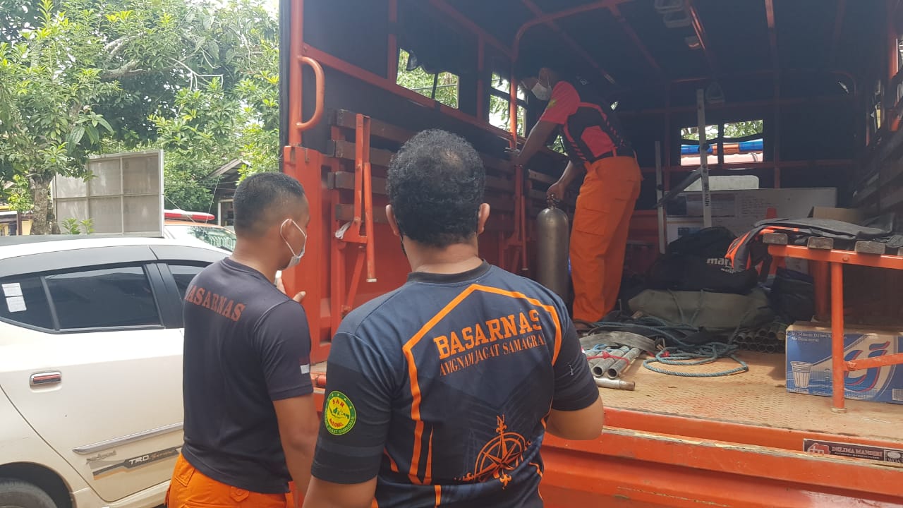 Foto : Tim SAR Gabungan dari Samarinda Kota dan Relawan mencari korban IB berusia 19 thn