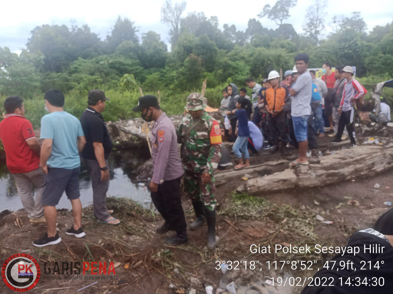 Foto: Tim SAR gabungan melakukan pencarian Luther yang dikabarkan di terkam buaya (Istimewa)