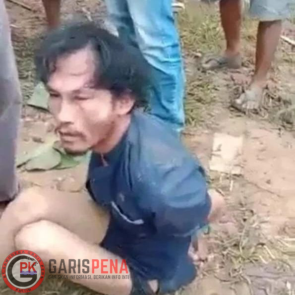 Foto : Pelaku SA yang ditangkap masyarakat setempat untuk diamankan.