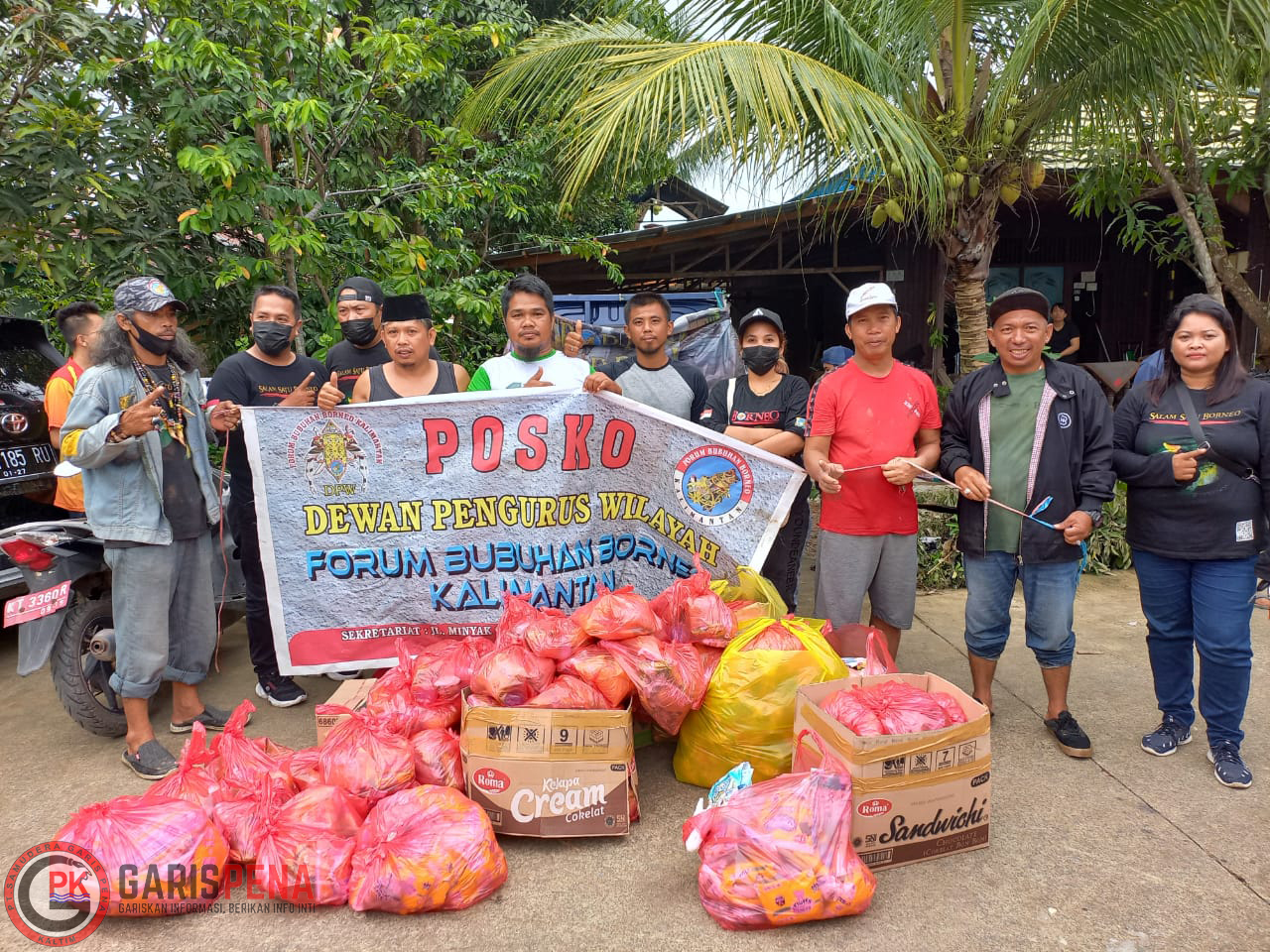 FOTO : Forum Bubuhan Borneo bersama AJKT Salurkan Bantuan Banjir Sangatta