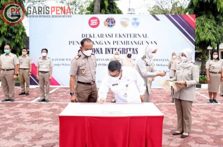 FOTO : Plt Sekprov Kaltim Riza Indra Riadi saat hadir di acara pembangunan zona integritas di area ATR/BPN Kaltim waktu lalu.