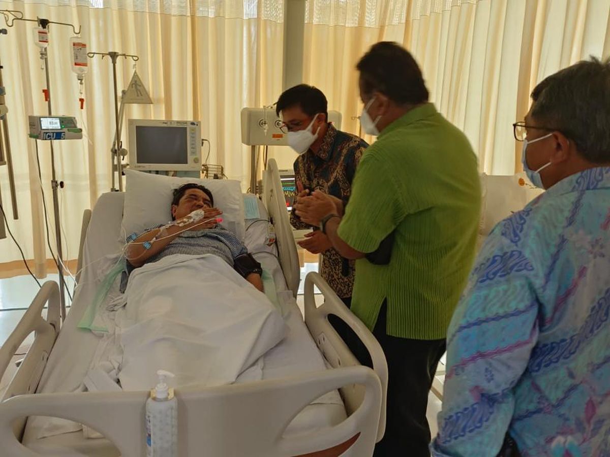 FOTO : Kondisi terkini Ade Armando disebut mengalami gegar otak dan pendarahan pada kandung kemih hingga harus dipantau setiap 2 jam.