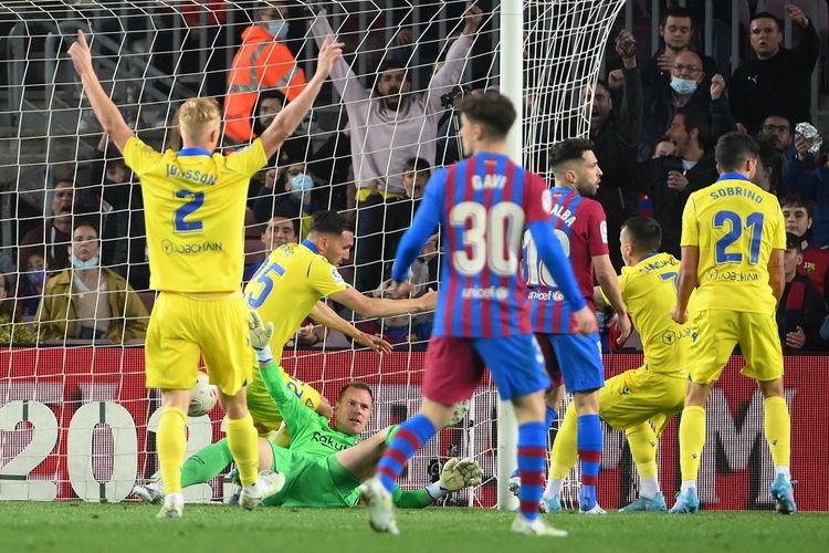 FOTO : Barcelona kalah 0-1 dari Cadiz di Liga Spanyol 2021-2022