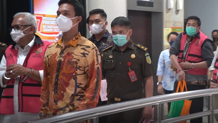 Foto: 4 tersangka kasus ekspor minyak goreng ditahan Kejaksaan Agung