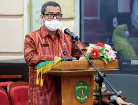 FOTO : Pj Sekda Provinsi Kaltim Riza Indra Riadi saat memberikan dalam acara Rakor waktu lalu.