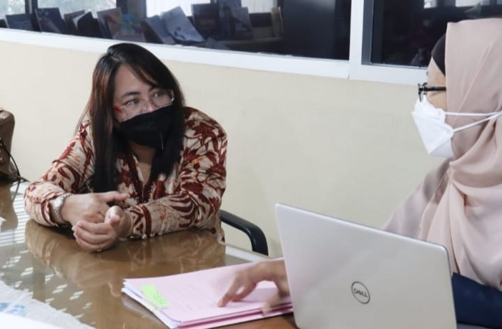 Foto : Kabid IKP dan Kehumasan, Irene (kiri) saat koordinasi ke Ditjend Kemkominfo RI.