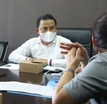 FOTO: Ketua Pansus Kelistrikan DPRD Kaltim Sapto Setyo Pramono (baju putih) bersama Kepala Dinas ESDM Kaltim Christianus Benny saat menyambangi Kemendagri baru-baru ini.