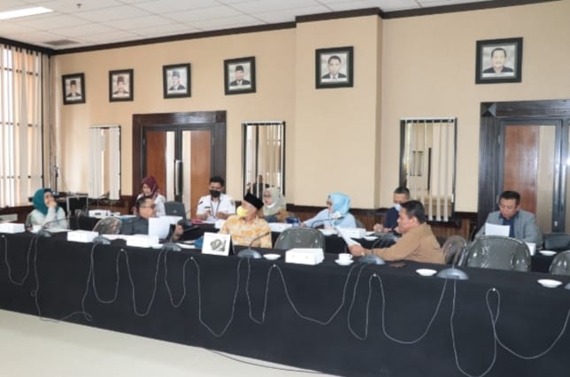 Foto : Suasana rapat Internal Badan Pembentukan Peraturan Daerah (Bapemperda) DPRD Kaltim membahas program legislasi daerah Tahun 2021-2022, Senin 9 Mei 2022.