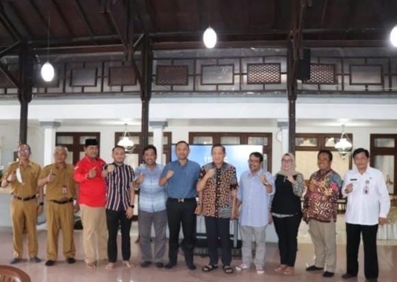 Foto: Kunjungan Kerja Komisi III DPRD Kota Bontang diterima Ketua DPRD Kaltim Makmur HAPK, Wakil Ketua DPRD Kaltim Seno Aji, Sekwan Muhammad Ramadhan, dan Kabag Umum dan Keuangan Hardiyanto di rumah jabatan Ketua DPRD Kaltim, Samarinda, Selasa 24 Mei 2022