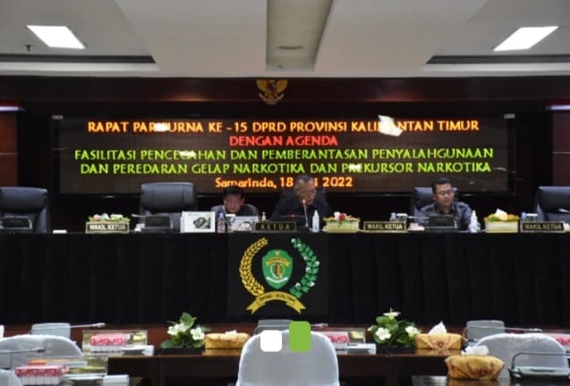 Foto: Suasana DPRD Kaltim saat menggelar rapat paripurna ke 15 dengan agenda pengesahan revisi jadwal Banmus dan Penyampaian Laporan Hasil Kerja Pansus P4GN pada Rabu 18 Mei 2022.