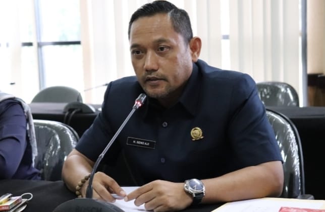 ACARA PERPISAHAN : Wakil Ketua DPRD Kaltim Seno Aji didampingi isteri saat menghadiri acara Perpisahan dan Pentas Seni Siswa – Siswi Kelas XII SMK Negeri 15 Samarinda, Selasa pada 31 Mei 2022.