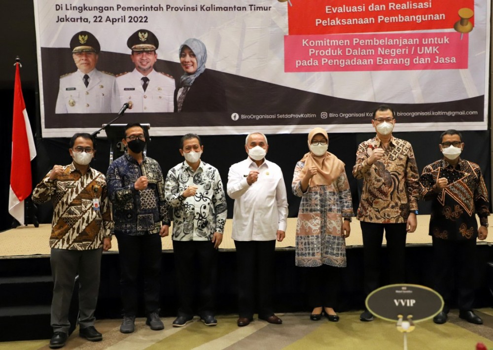 Foto : Sekda Provinsi Kaltim Sri Wahyuni saat memaparkan capaian kinerja perangkat daerah.