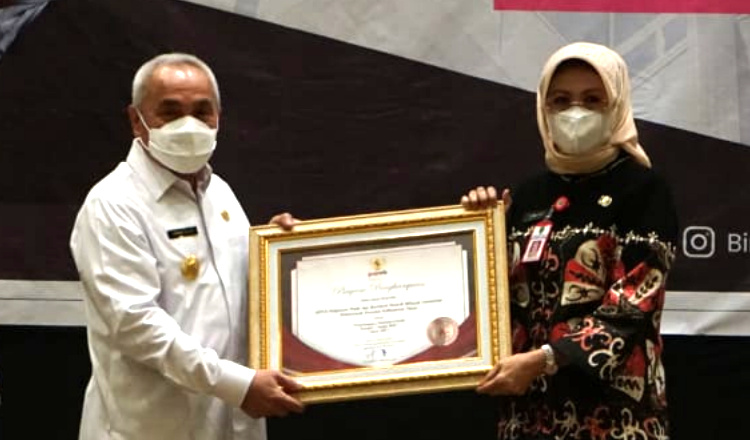 Foto : Bapenda Kaltim tahun ini kembali mendapat penghargaan atas kerja keras mereka memberi pelayanan terbaik kepada masyarakat.
