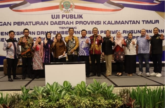 Foto: Pansus P4GN dan PN saat menggelar Uji Publik yang di buka oleh Ketua DPRD Kaltim Makmur HAPK di Ballroom Hotel Novotel Balikpapan, Kamis (02/06/22).
