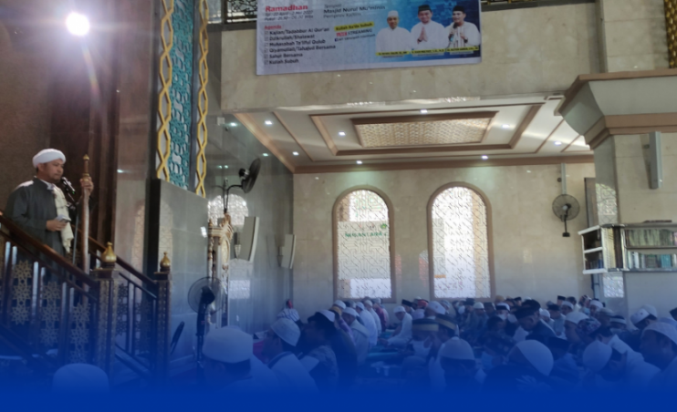 BERI TAUSIAH: Habib Umar Bin Umar Al Kadrie selaku pimpinan pondok pesantren Darus Sadah Al-Hasaniyyah Kota Balikpapan didaulat sebagai Khatib.
