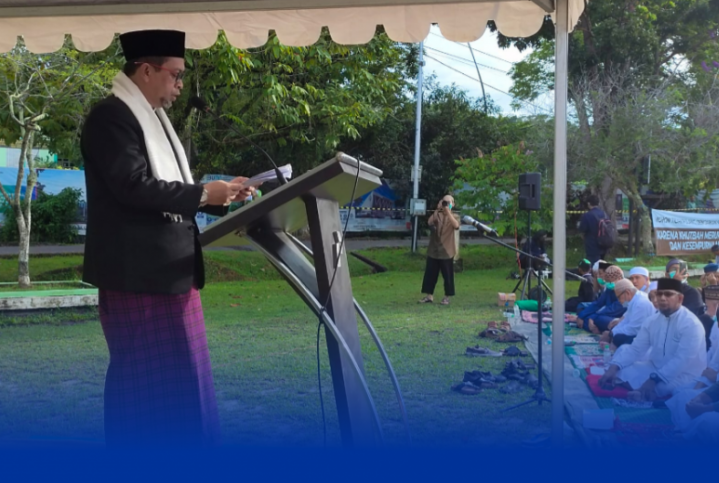 SERUKAN KEBAIKAN: Wakil Gubernur Hadi Mulyadi Khatib Salat Idulfitri 1443 H di Lapangan Merdeka Pertamina Balikpapan.