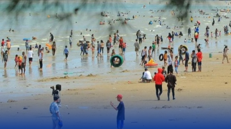 EFEK LIBUR LEBARAN: Masyarakat selama dua tahun ini menahan sambangi tempat wisata karena kasus Covid-19 yang tinggi. Kini kasusnya telah melandai dan warga kembali berktivitas seperti biasa.