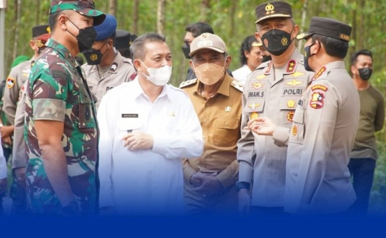 Foto : Wagub Kaltim H Hadi Mulyadi (baju putih) saat hadir peringatan HUT Bhayangkara ke-72 tahun.