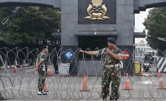 FOTO : Penjagaan ketat di Mako Brimob, Kelapa Dua, Depok, tempat eks Kadiv Propam Polri, Irjen Ferdy Sambo, ditahan kala ditetapkan tersangka pembunuhan Brigadir J. Ilustrasi. (Foto: CNN Indonesia/Andry Novelino)