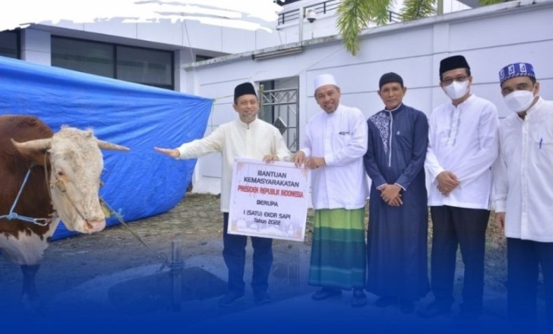 SERAHKAN: Wagub Kaltim Hadi Mulyadi sebut membangun bangsa ini harus siap berkorban demi kemajuan bangsa