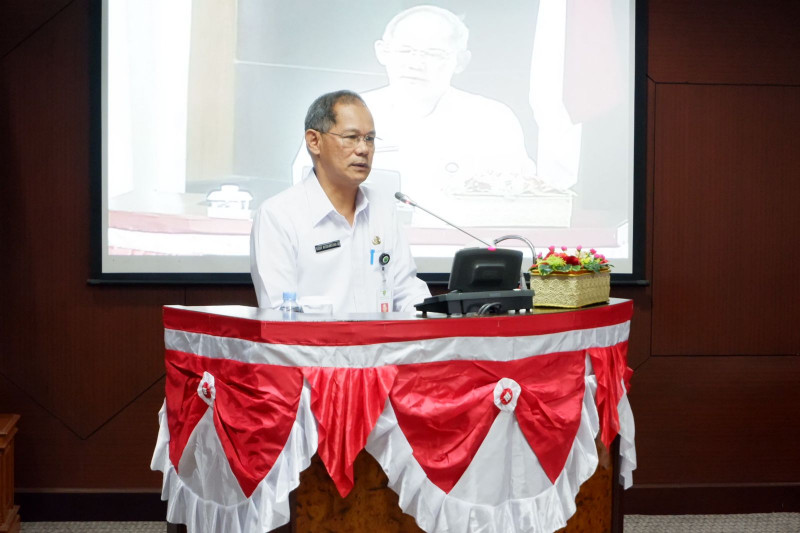 WAKILI: Staf Ahli Bidang II Reformasi Birokrasi dan Keuangan Daerah, Diddy Rusdiansyah saat menghadiri rapat paripurna.