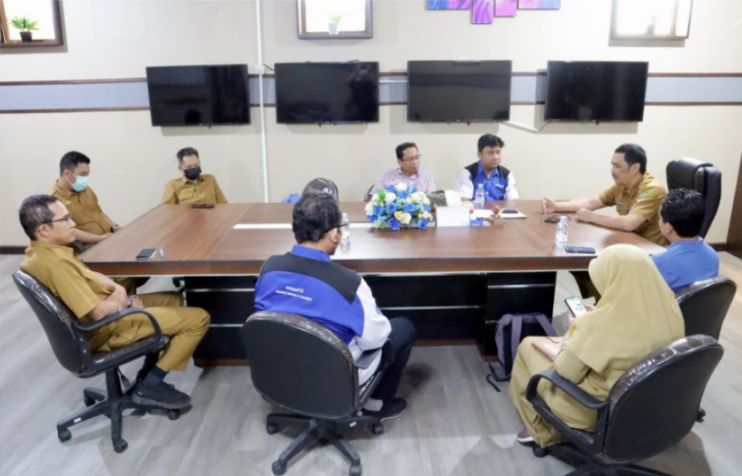 KOORDINASI: Relawan Teknologi, Informasi dan Komunikasi (TIK) bahas kegiatan terbaru bersama Kadis Kominfo Kaltim Muhammad Faisal.