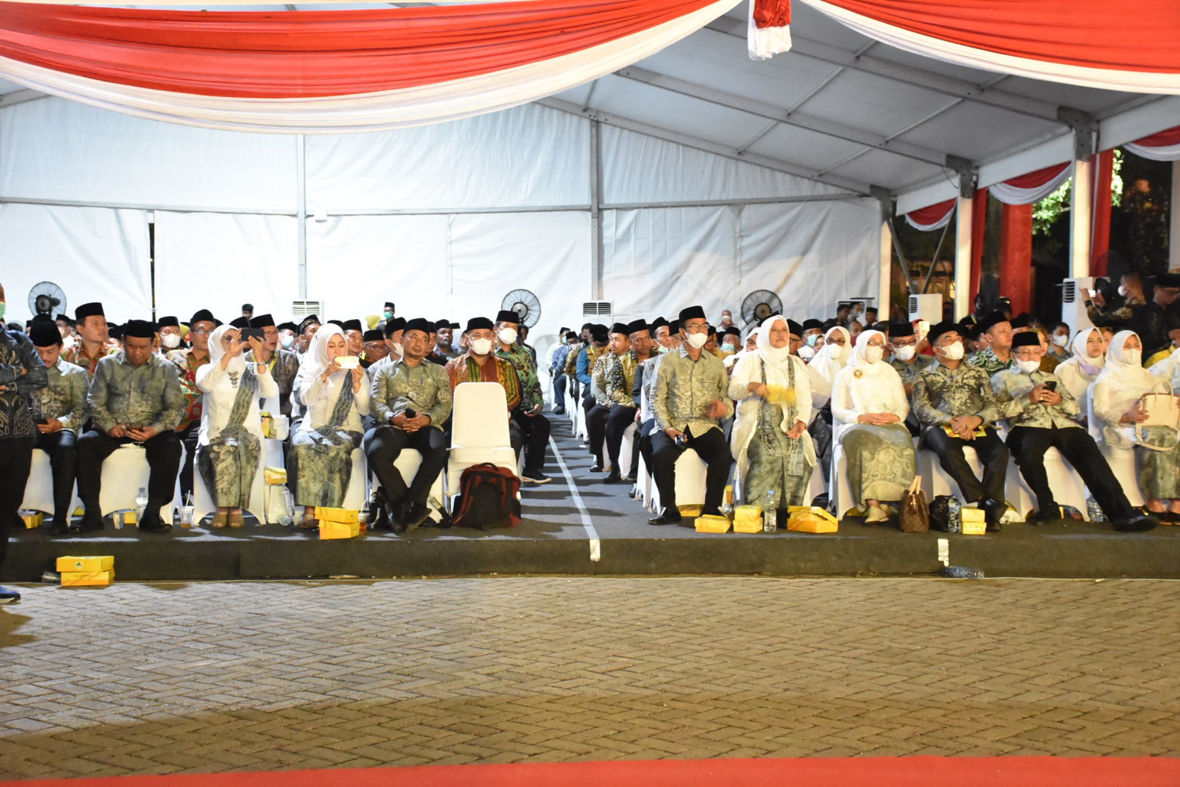 HADIRI: Ketua Komisi IV DPRD Kaltim Akhmed Reza Fachlevi saat menghadiri pembukaan MTQ Nasional Ke-XXIX, di Astaka Utama Kiram Park, Desa Kiram, Kecamatan Karang Intan, Kabupaten Banjar, Provinsi Kalimantan Selatan, Rabu (12/10) malam.