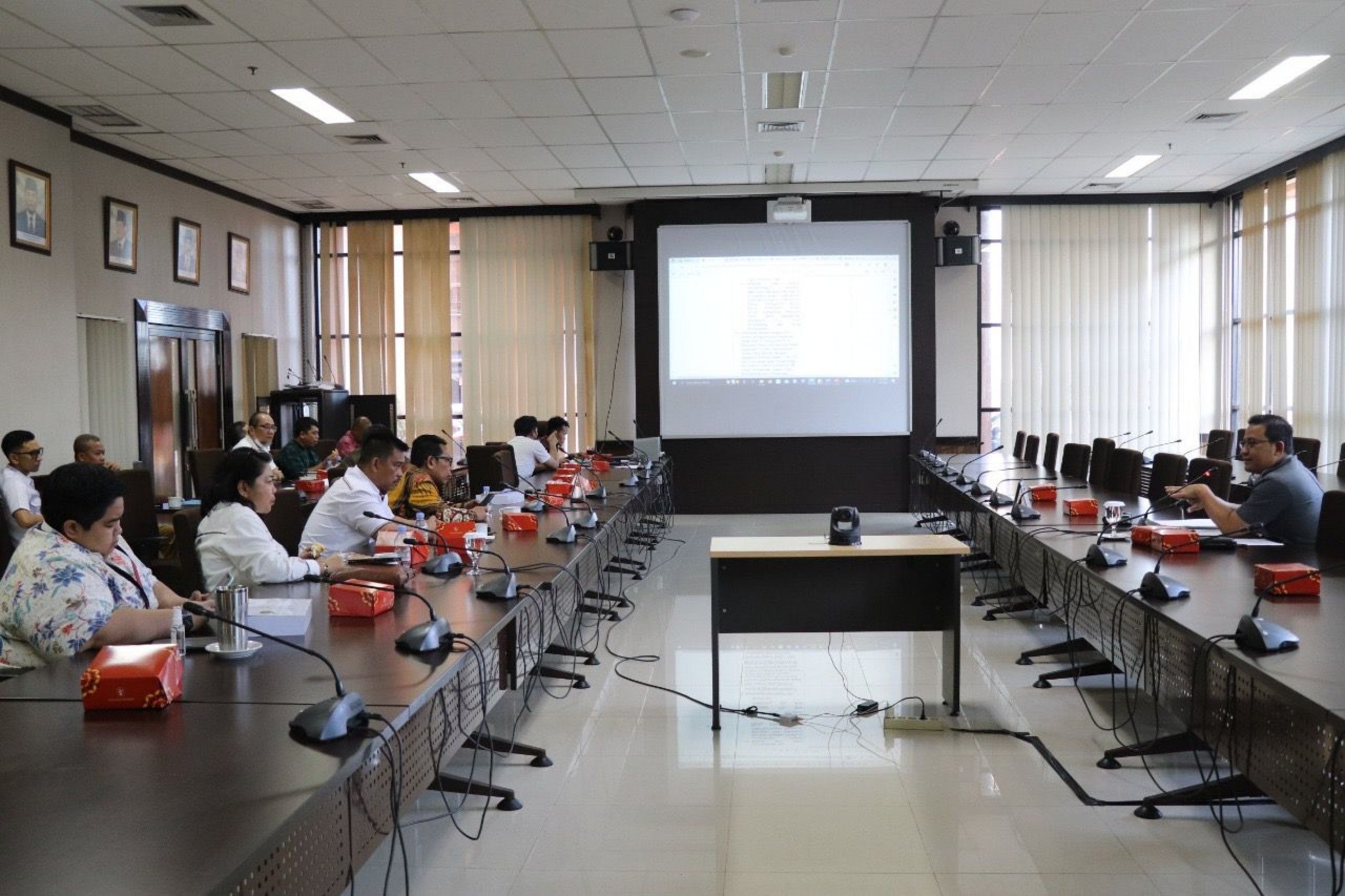 HADIRI: Sapto Setyo Pramono, Wakil Ketua Pansus RTRW Kaltim Menghadiri Rapat Internal Pansus RTRW Kaltim, Selasa (4/10)