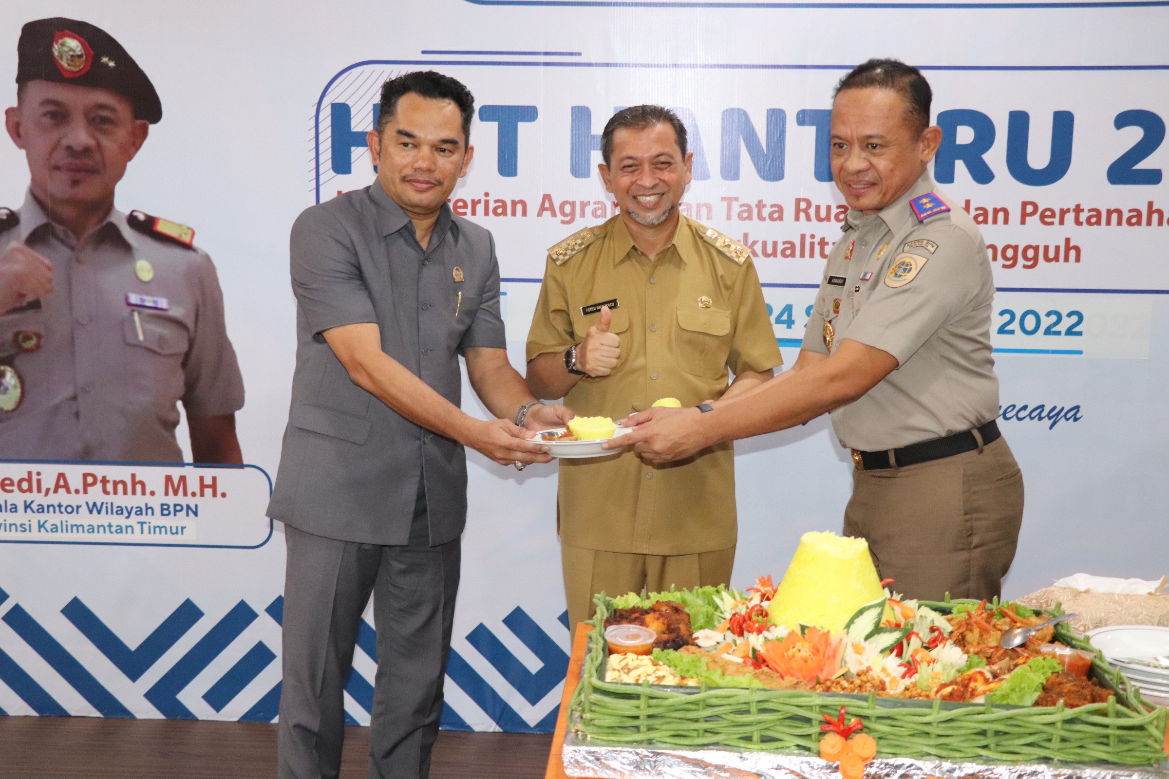 SELAMAT: Ketua DPRD Kaltim Hasanuddin Mas’ud mengikuti Upacara Memperingati Hari Ulang Tahun ke-62