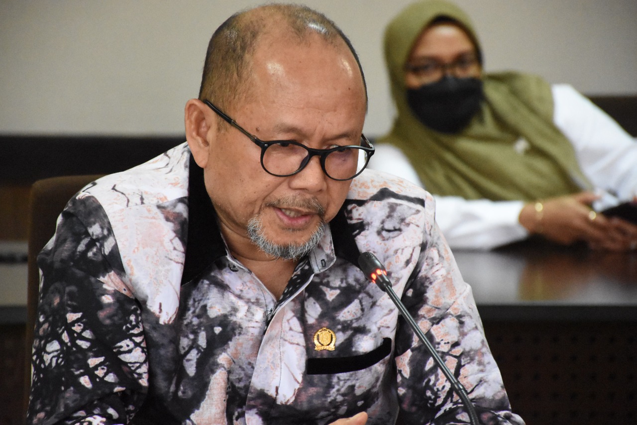FOTO : Anggota Komisi II Muhammad Adam Sinte