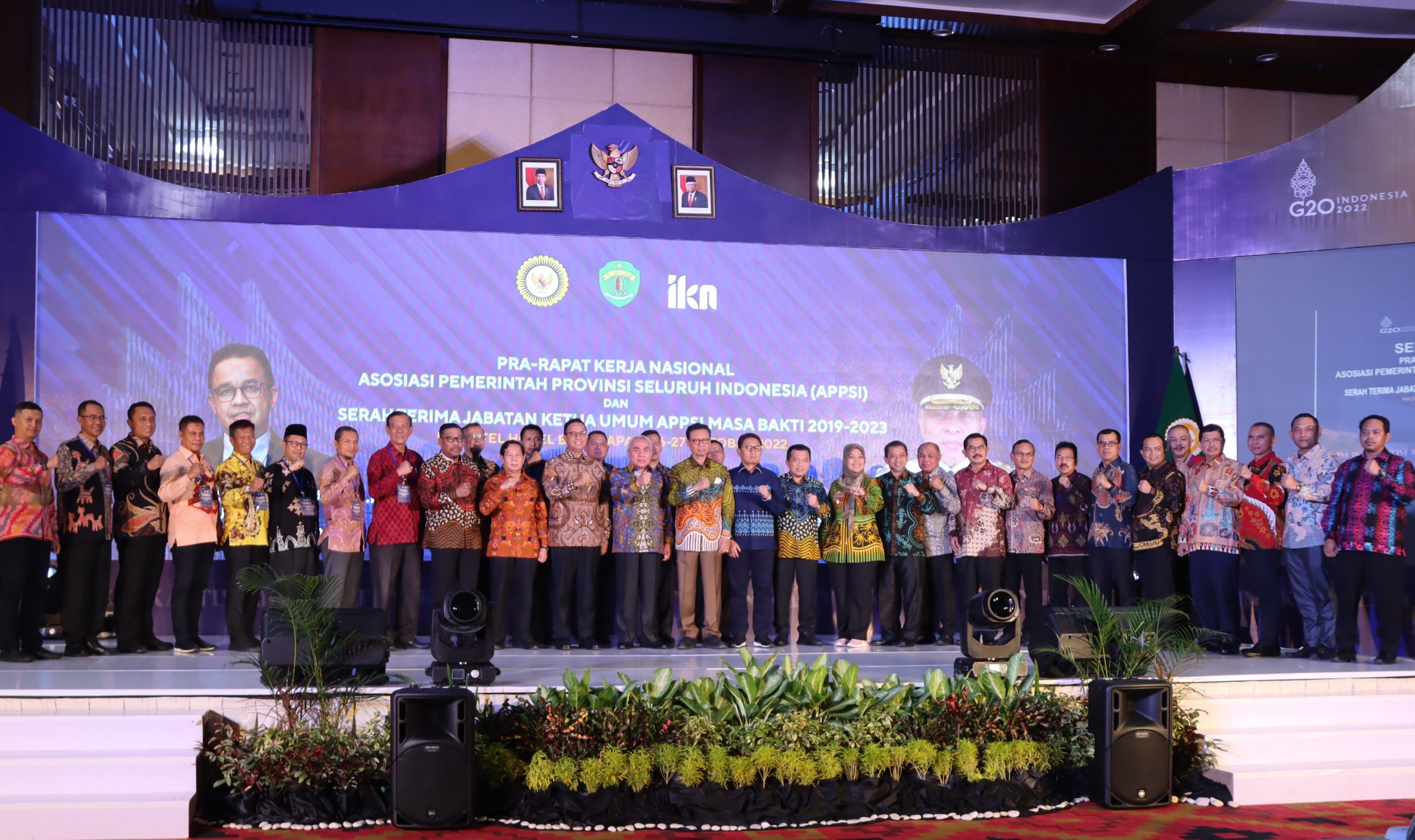 BERSAMA PARA GUBERNUR : Wakil Ketua DPRD Kaltim Seno Aji bersama para Gubernur saat mengikuti Pra Rakerna APPSI beberapa waktu lalu