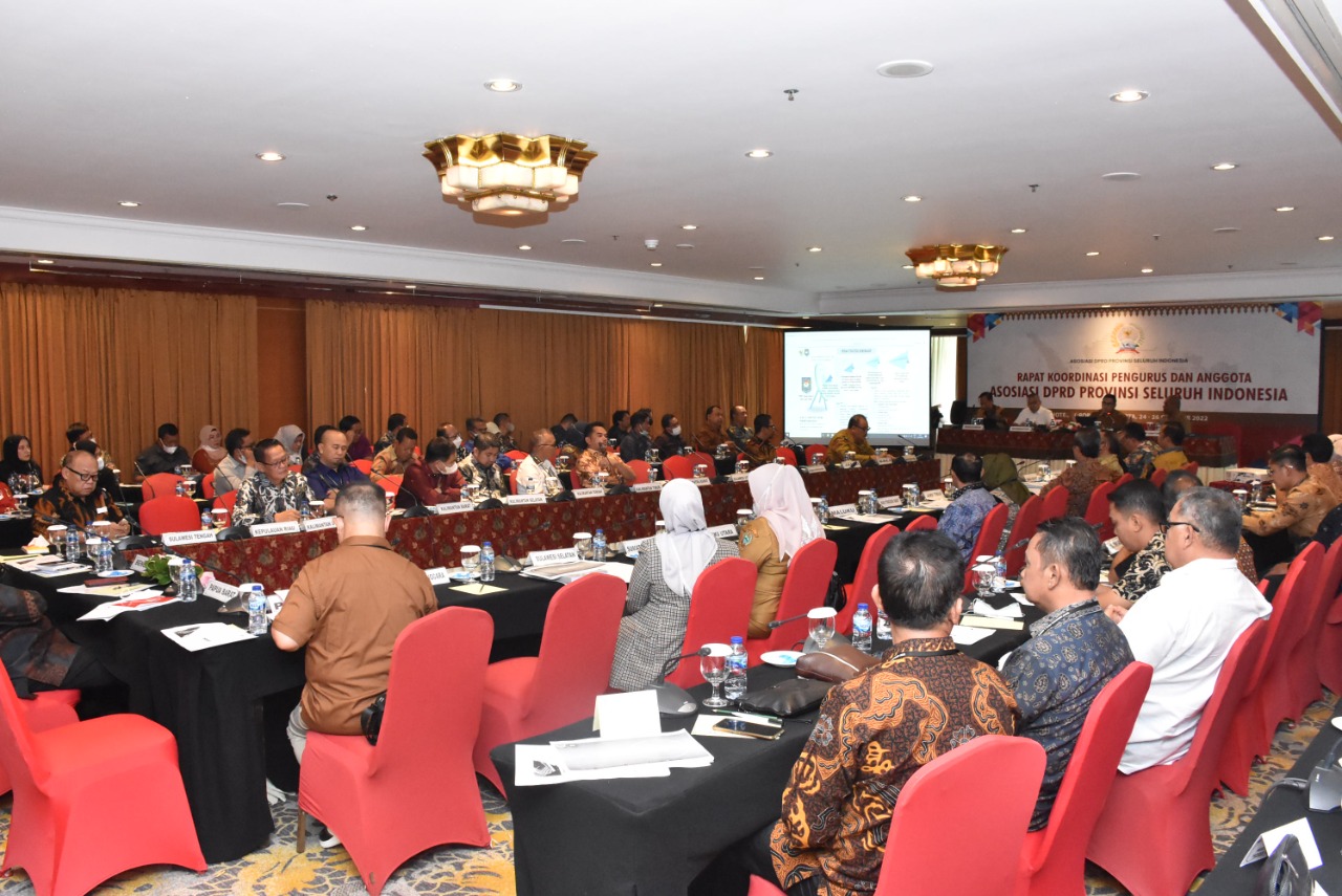 RAPAT KOORDINASI : Ketua DPRD Kaltim Hasanuddin Mas’ud, bersama Wakil Ketua DPRD Kaltim Muhammad Samsun menghadiri Rakor ADPSI dan ASDEPSI, di Hotel Borobudur Jakarta, Selasa (25/10).