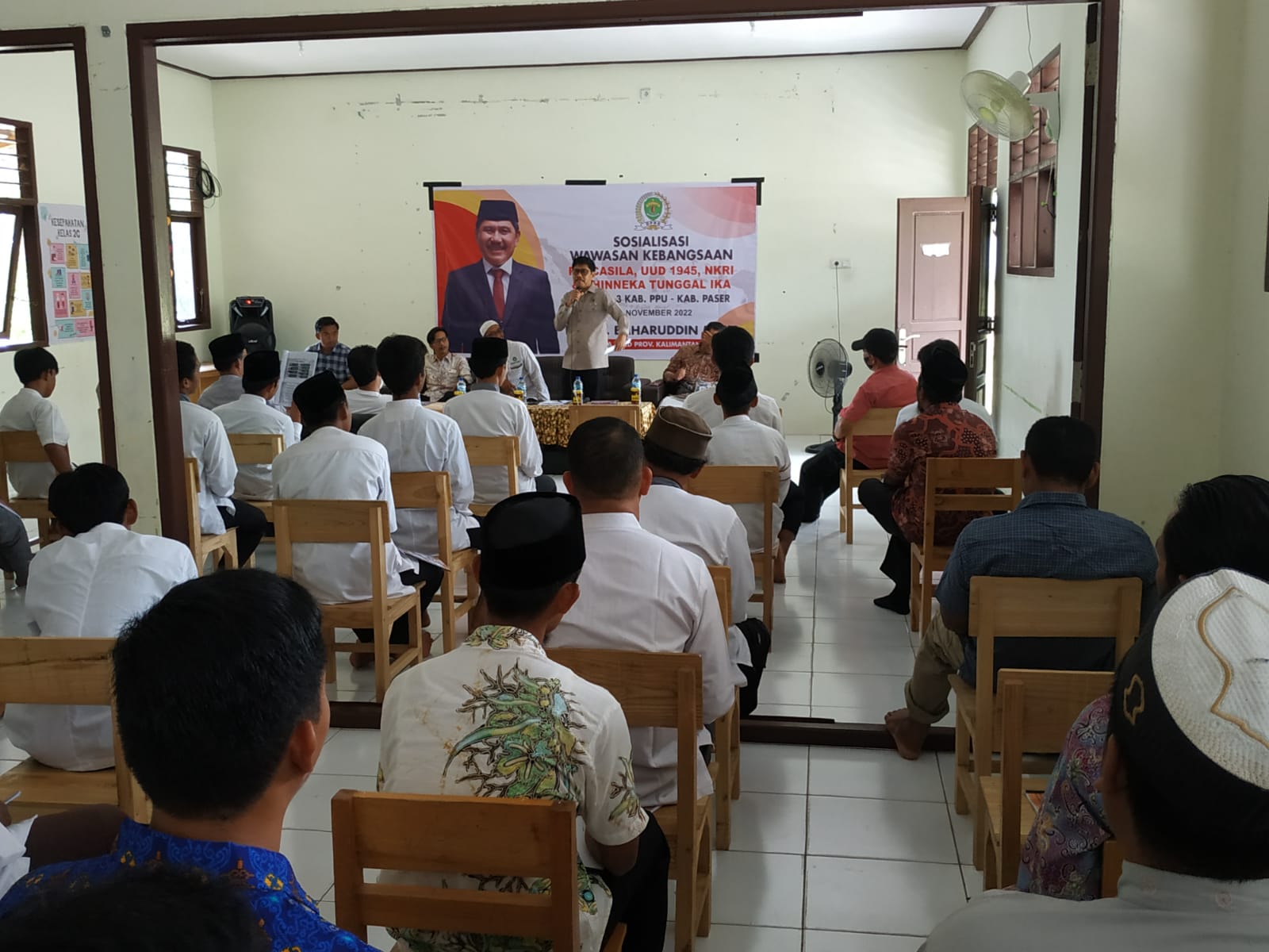 FOTO : SOSPER : Sosialisasi Wawasan Kebangsaan Anggota DPRD Kaltim Baharuddin Muin di Pondok Pesantren Hidayatullah Jalan Slikar Kabupaten Penajam Paser Utara.