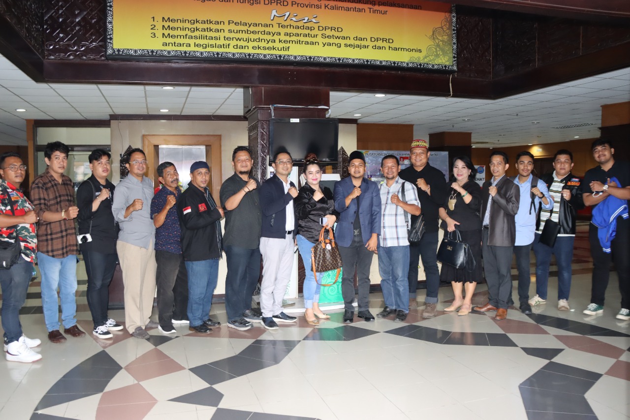 FOTO : AUDIENSI : Silahturrahmi Gabungan Ormas daerah dan nasional Kaltim ke DPRD Kaltim, Kamis (10/11).