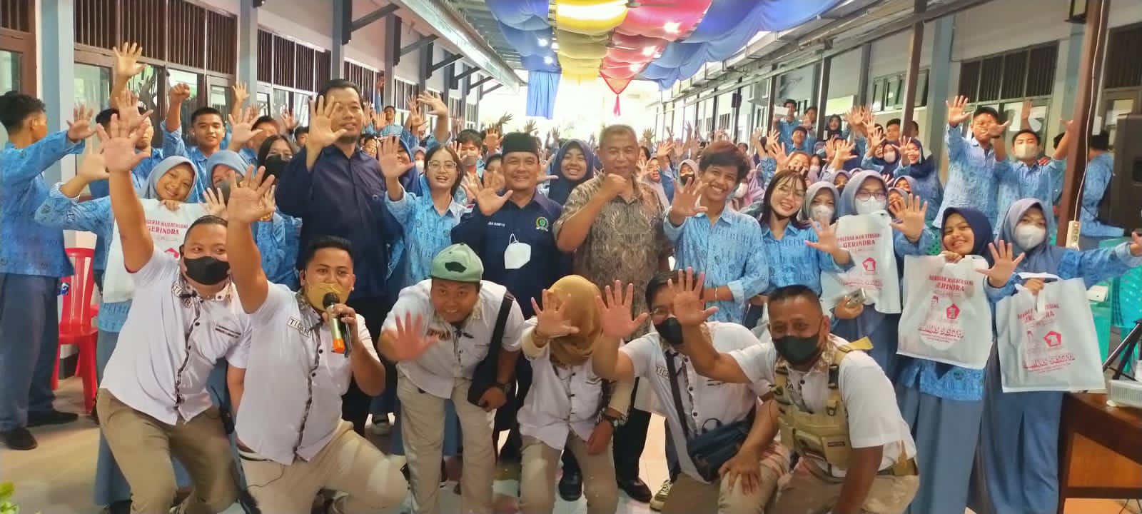 Foto : SOSBANG : Anggota DPRD Kaltim Bagus Susetyo saat melaksanakan Sosialisasi Kebangsaan di SMAN 5 Balikpapan, belum lama ini.