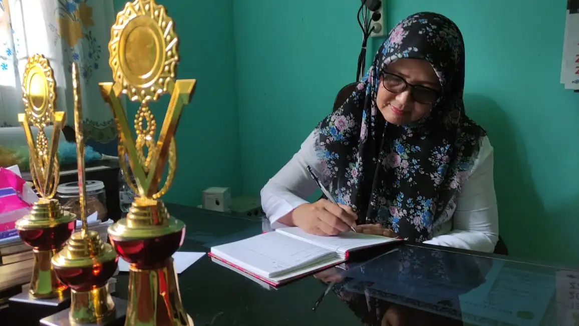 FOTO : Kepala Sekolah SDN 004 Sangatta Selatan Yani Dwi Hariyana