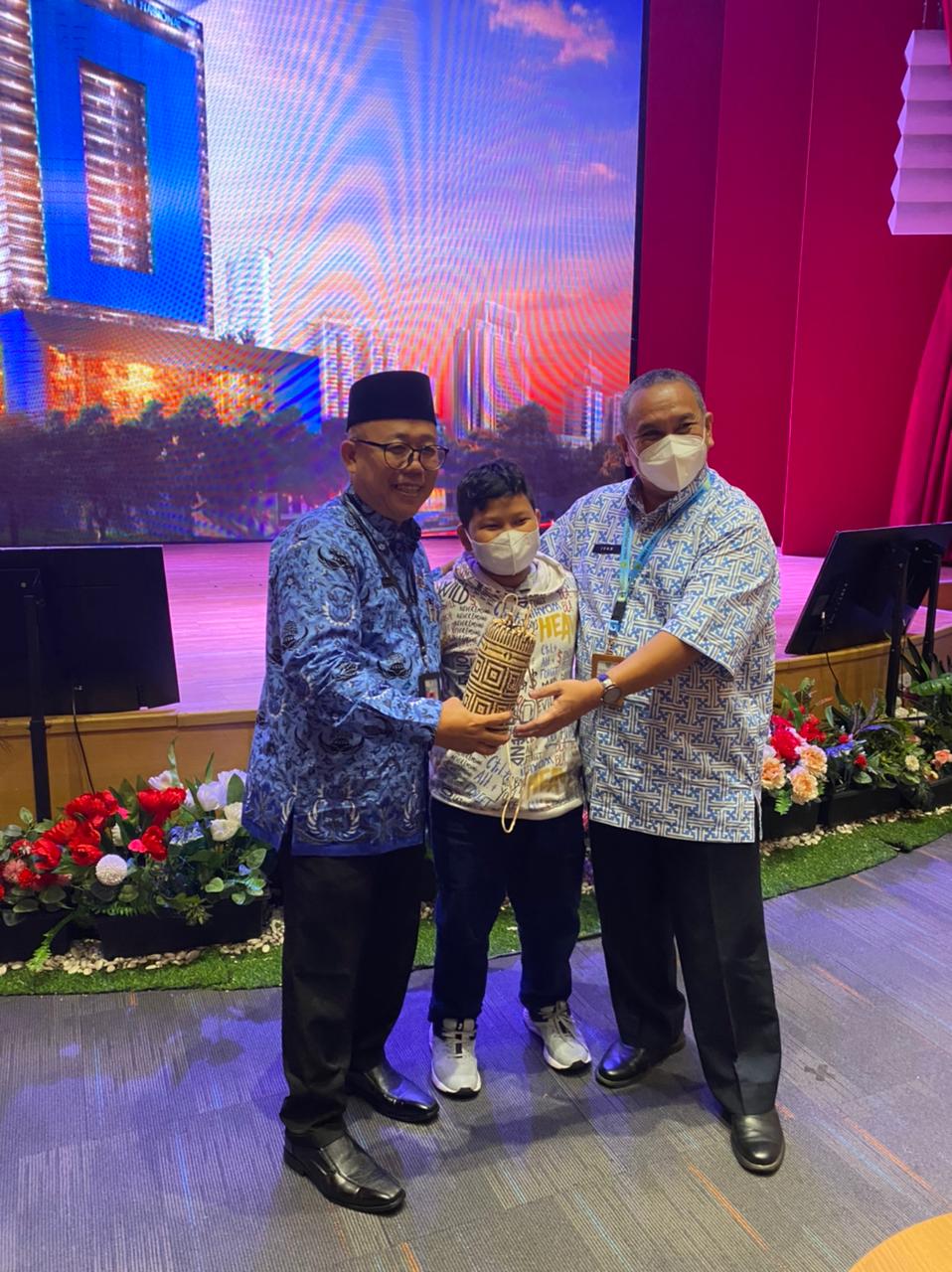 PENGALAMAN BERHARGA: Salah satu pemenang lomba Literasi Tahun 2022 melihat Perpustakaan Nasional (Perpusnas) RI dan Perpustakaan Taman Ismail Marzuki (TIM).