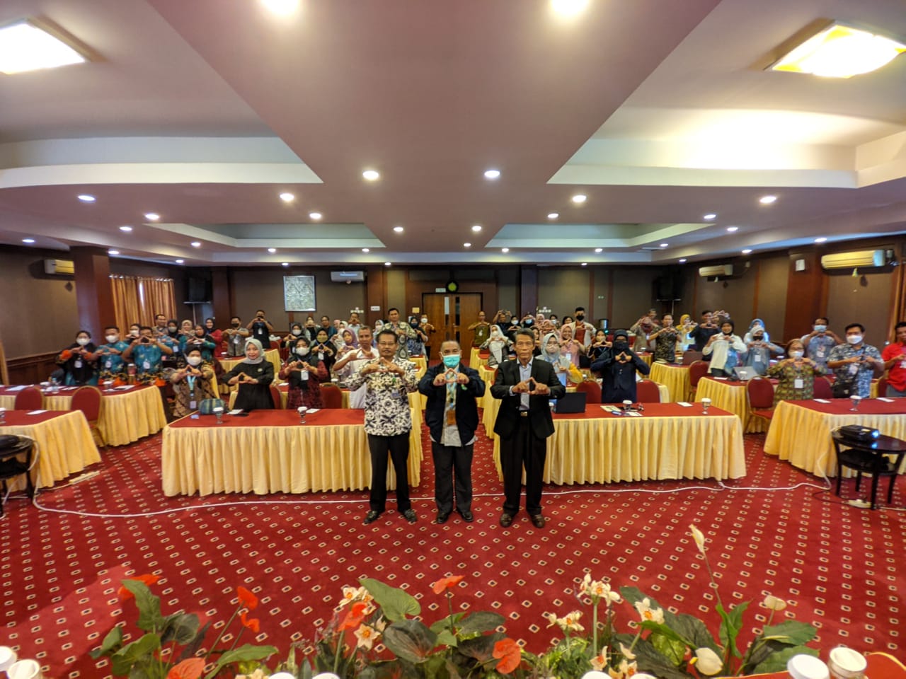 FOTO : Kadis DPK Kaltim, M Syafranuddin (tengah).